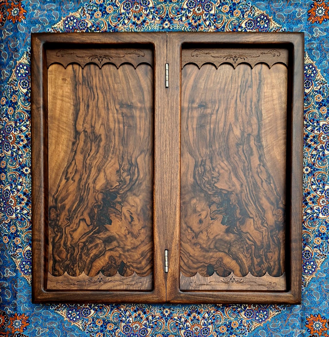 ریشه تک بازی ریشه تک بازی کار بسیار زیبا و خاص کار شده از ریشه درخت گردو ۷۰۰ ساله - تصویر 1